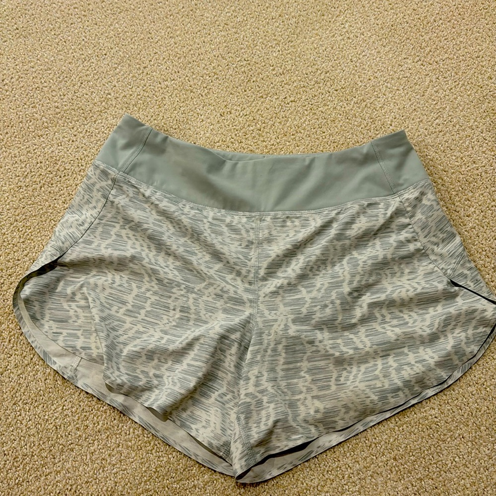 Athleta printed run with it 4.5” short, M